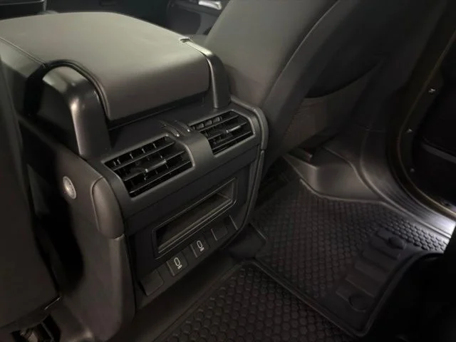 New 2026 Gondwana Stone Metallic Land Rover X-Dynamic SE image 16