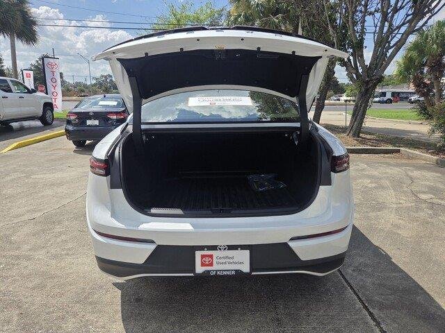Used 2026 Oxygen White Toyota XLE image 27