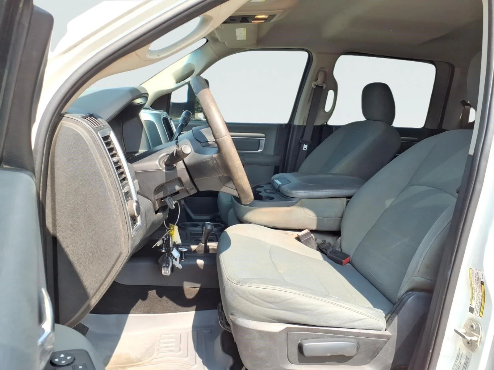 Used 2016 Bright White Clearcoat Ram SLT image 14