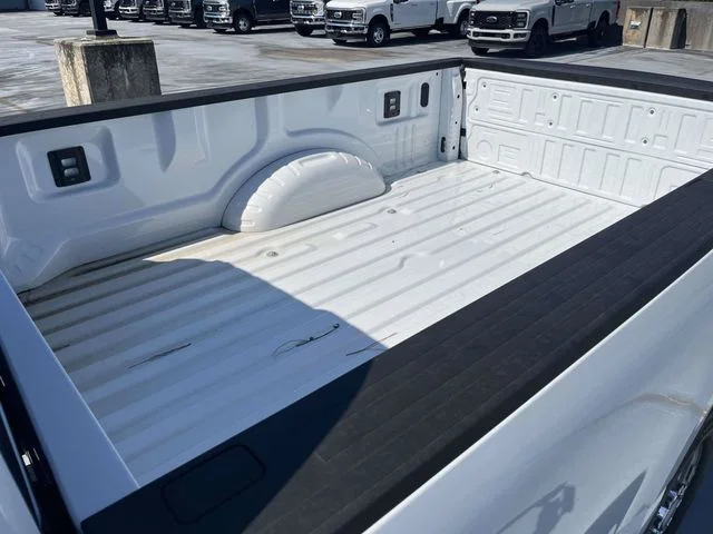 New 2026 Oxford White Ford XL image 8