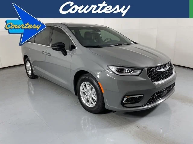 2025 Chrysler Pacifica Select's photo