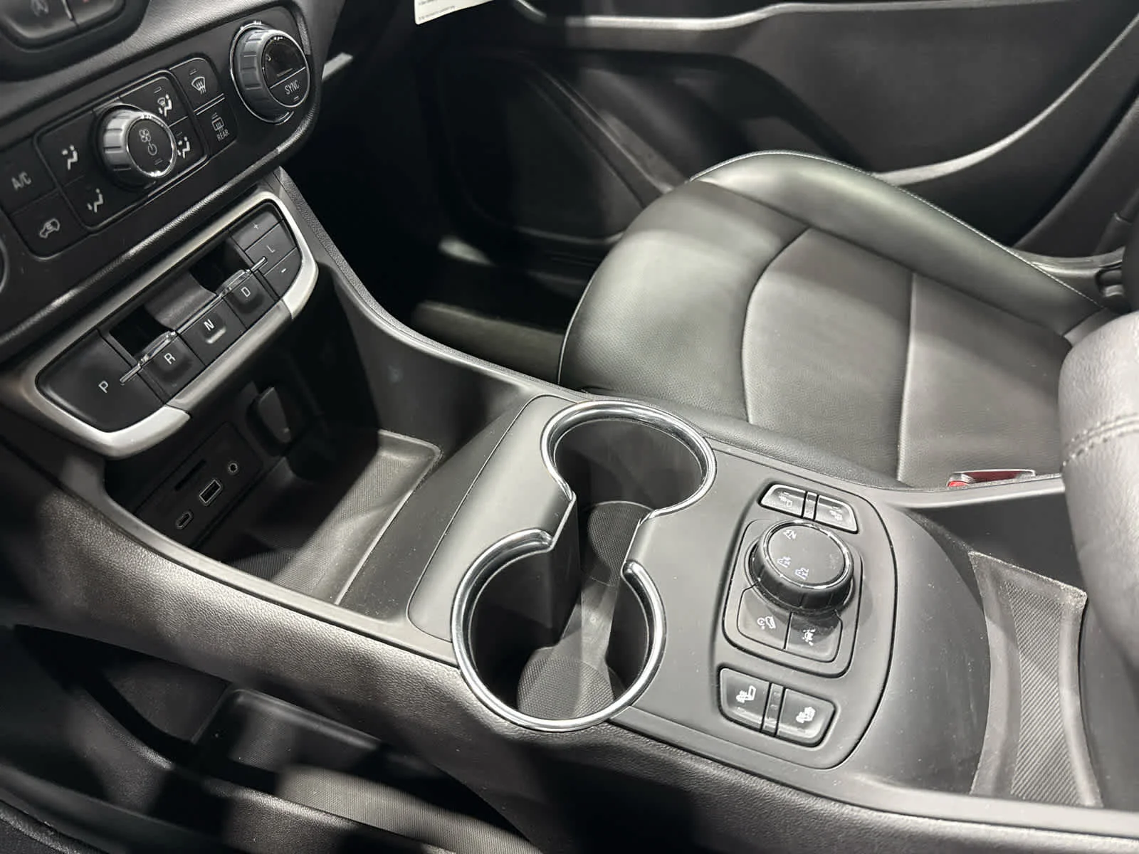 Used 2024 Sterling Metallic GMC SLT image 19