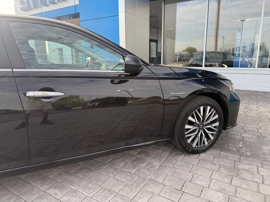 Used 2025 Black Nissan 2.5 SV image 13