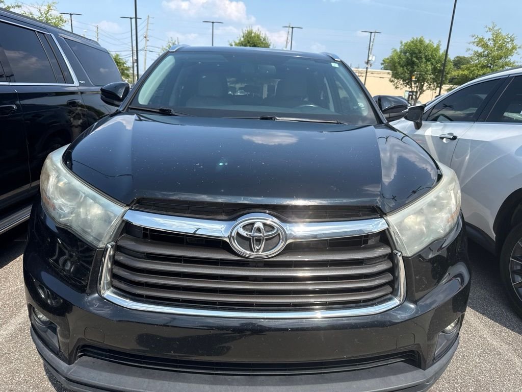 Used 2015 Attitude Black Metallic Toyota XLE V6 image 2