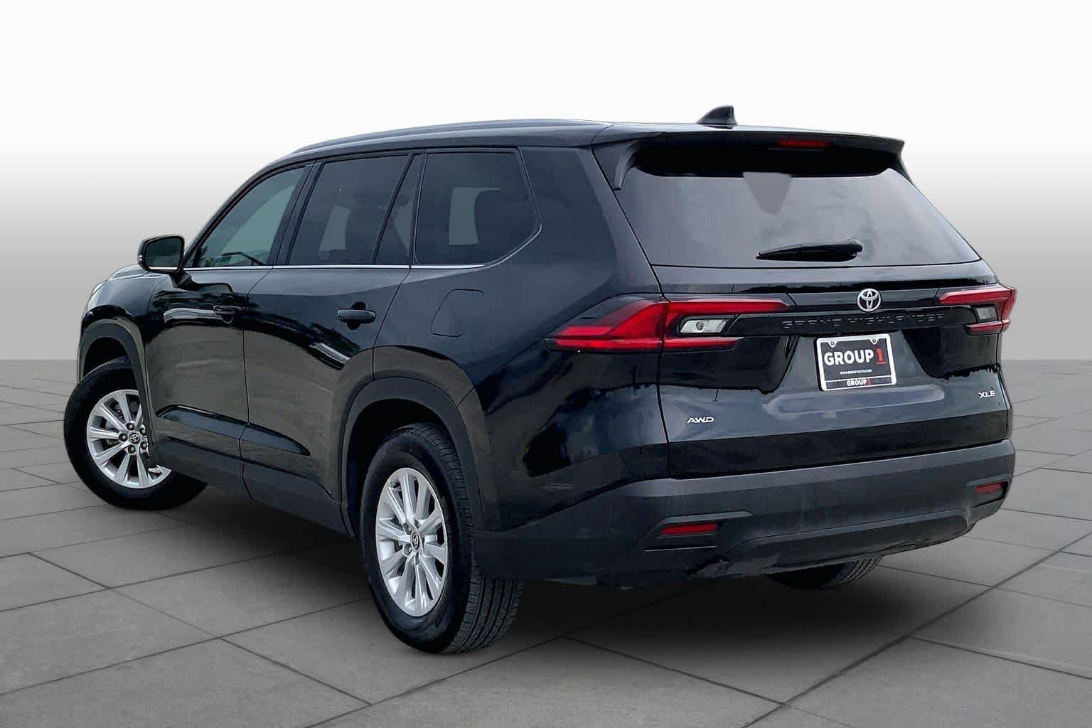 Used 2025 Midnight Black Metallic Toyota XLE image 12