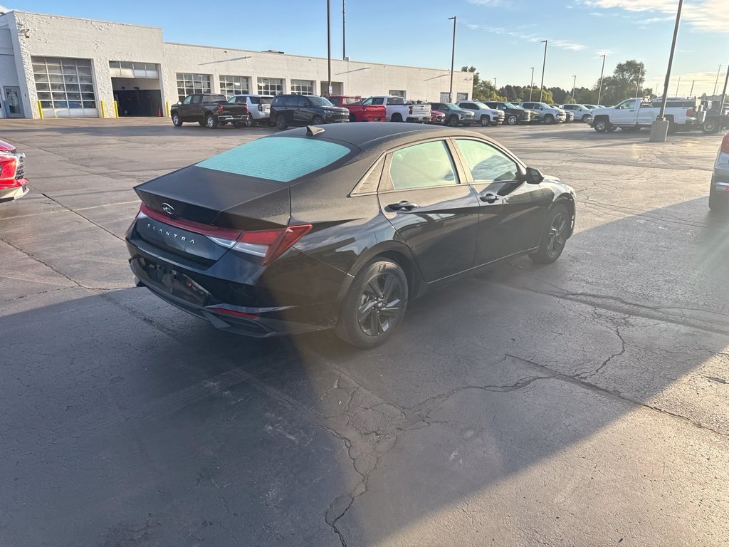 Used 2021 Phantom Black Hyundai SEL image 12
