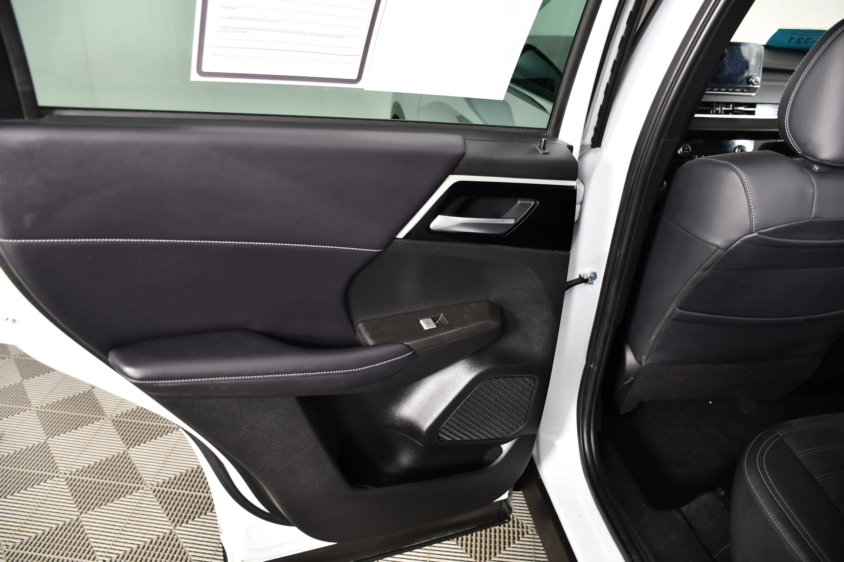 Certified Used 2023 White Diamond Mitsubishi SE image 45