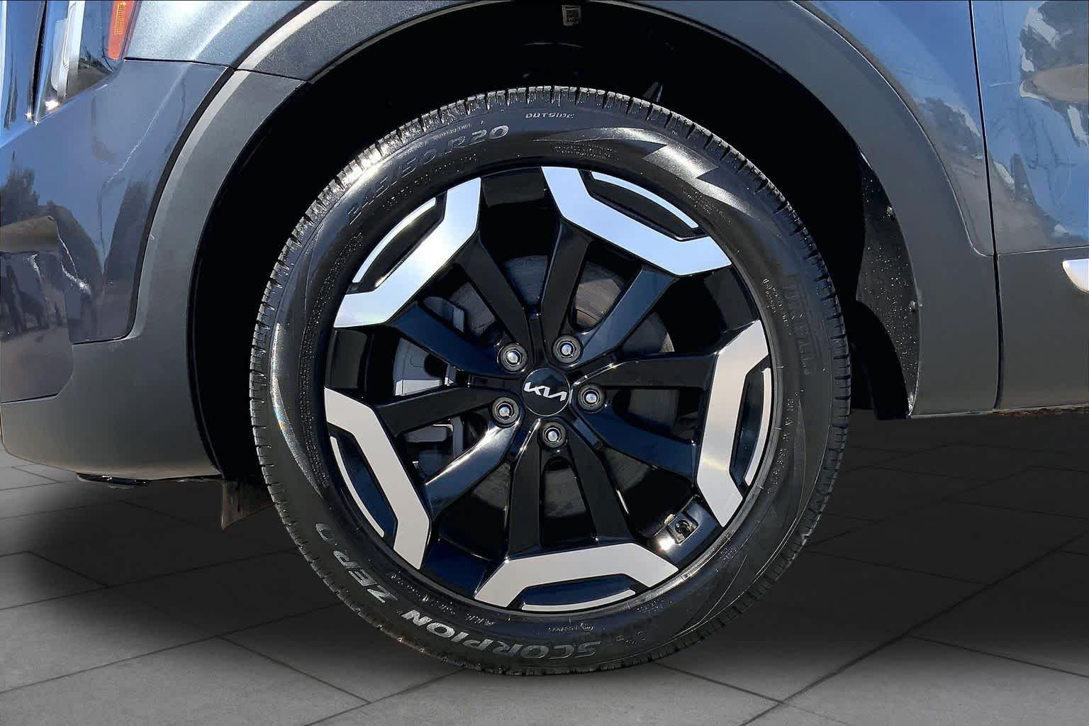 Used 2024 Gravity Gray Kia EX image 10