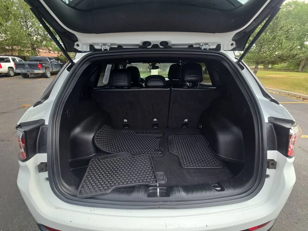 Used 2025 White Jeep Trailhawk image 21