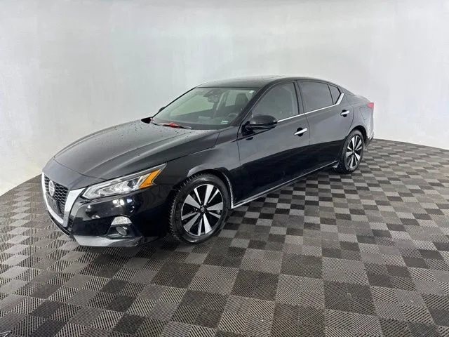 Used 2020 Black Nissan 2.5 SL image 3