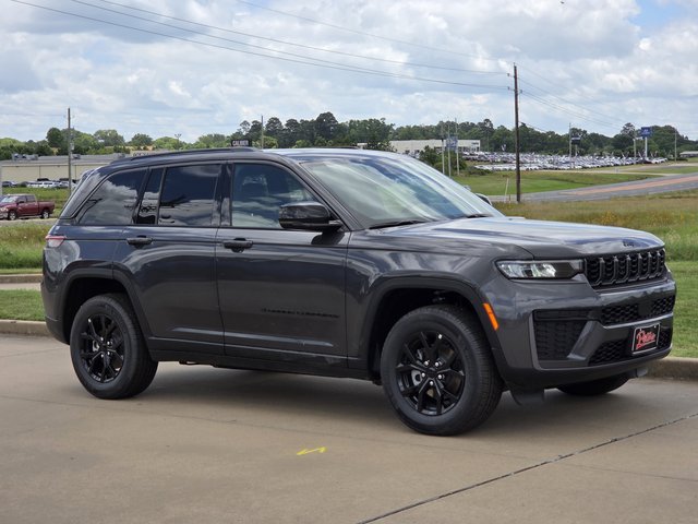 2026 Jeep Grand Cherokee Laredo Altitude