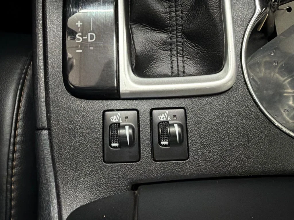 Used 2016 Gray Toyota XLE V6 image 10