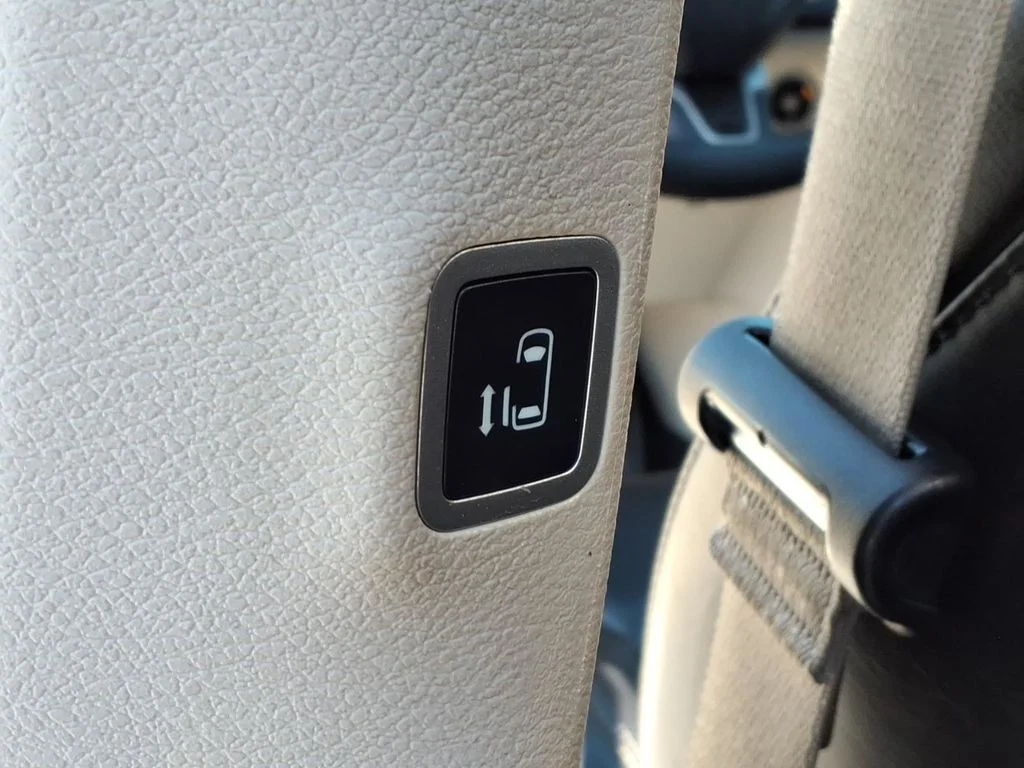 Used 2023 White Chrysler Touring L image 23