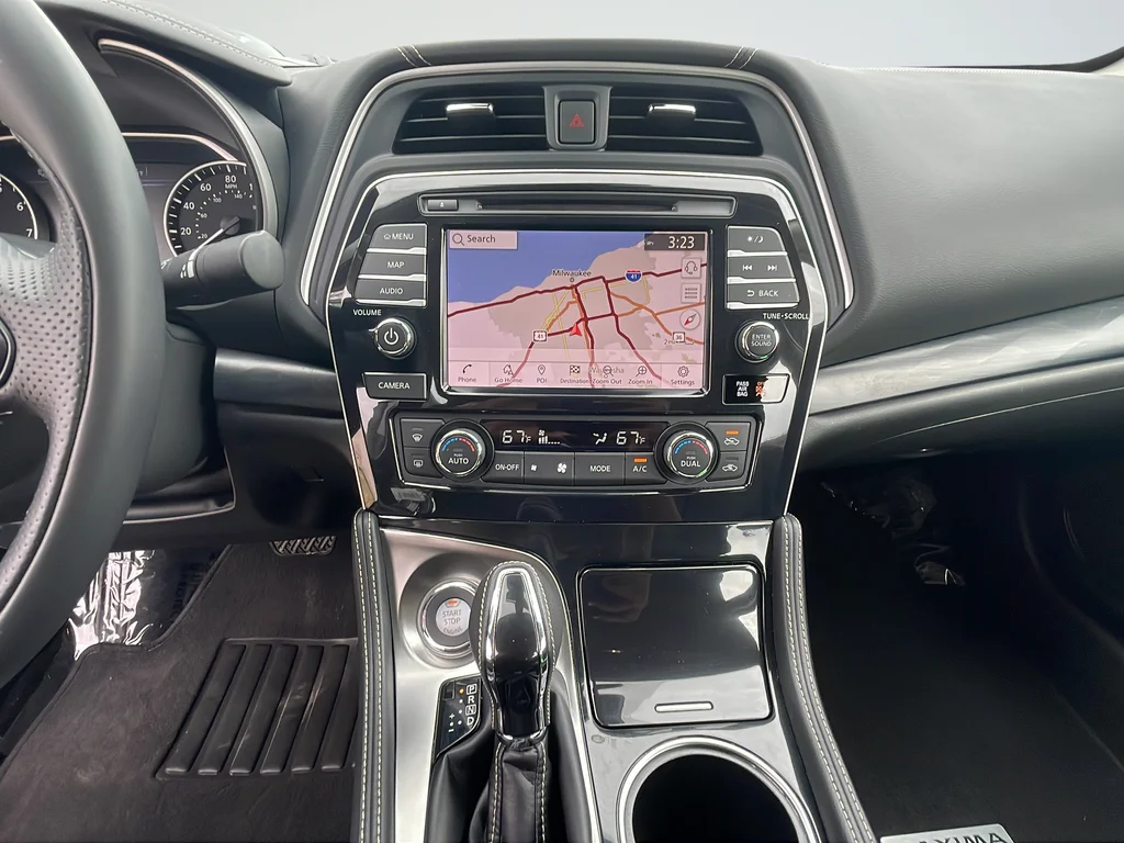 Used 2023 Black Nissan Platinum image 24