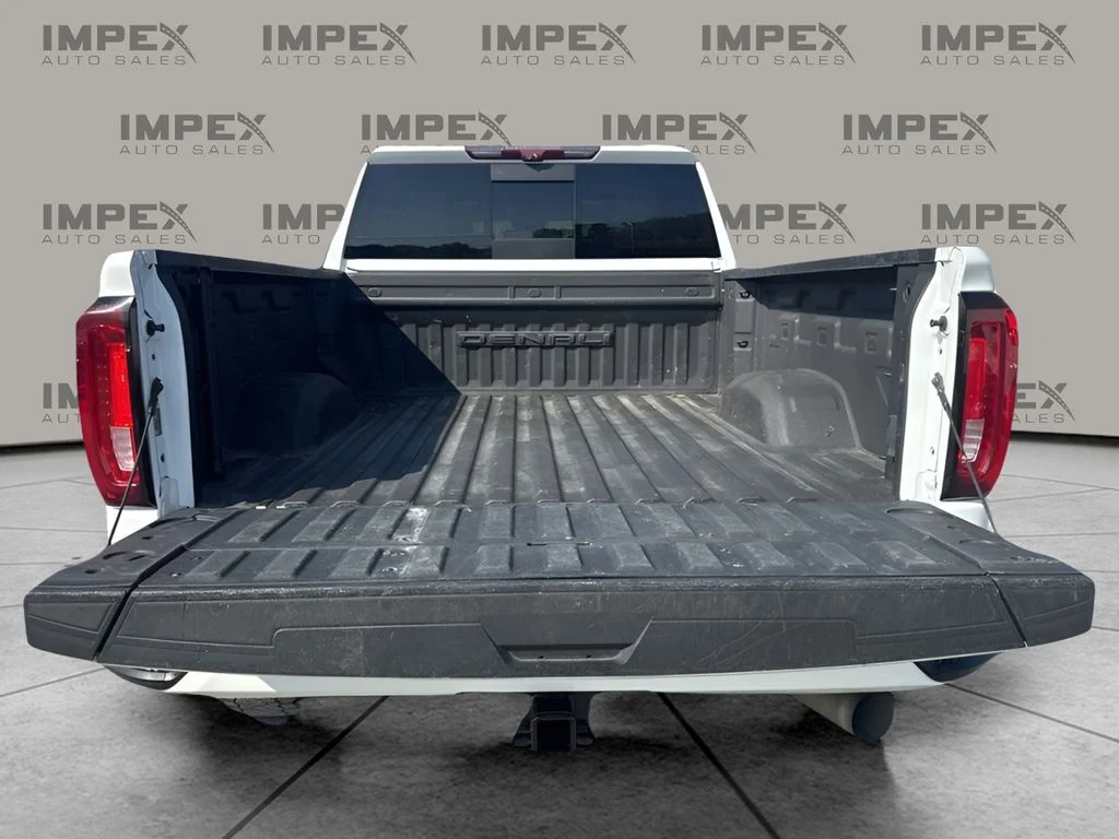 Used 2021 White GMC Denali image 32