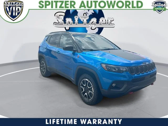 New 2026 Hydro Blue Pearl-Coat Exterior Paint Jeep Trailhawk image 2