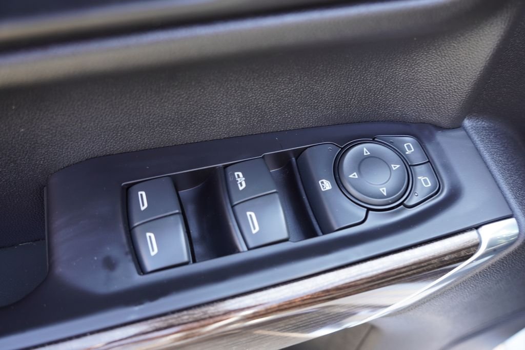 Used 2019 Silver Ice Metallic Chevrolet LT image 22