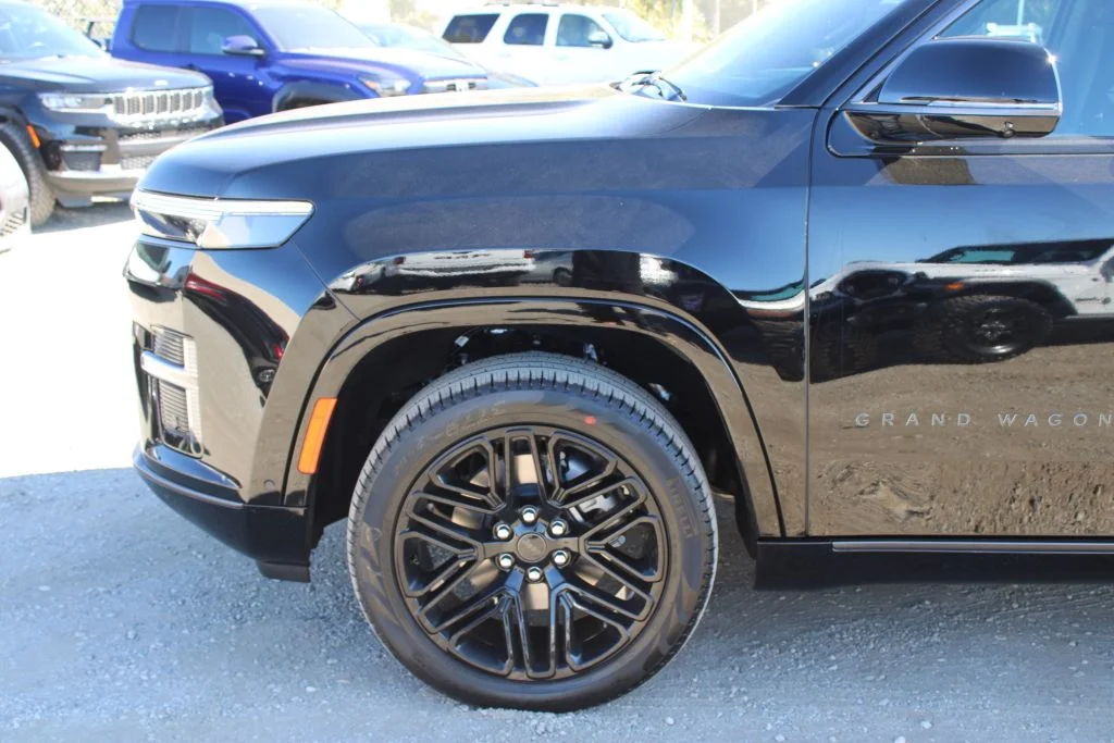 New 2026 High Gloss Black Exterior Paint Jeep Limited Reserve image 7