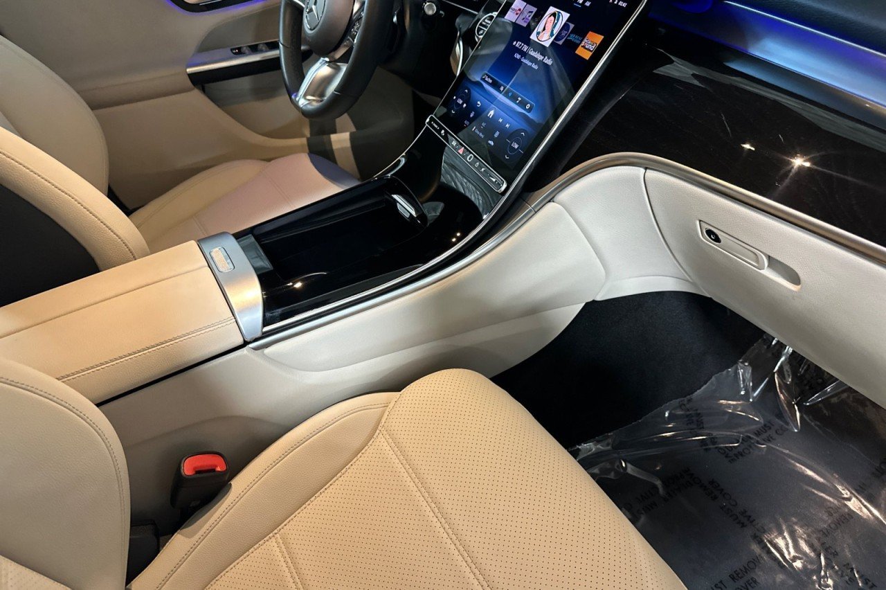 Certified Used 2025 Polar White Mercedes-Benz GLC 300 image 15
