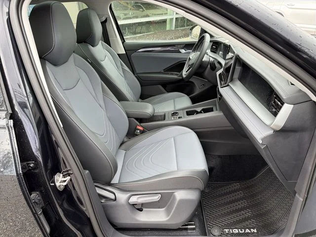 New 2026 Black Volkswagen 2.0T SE image 25