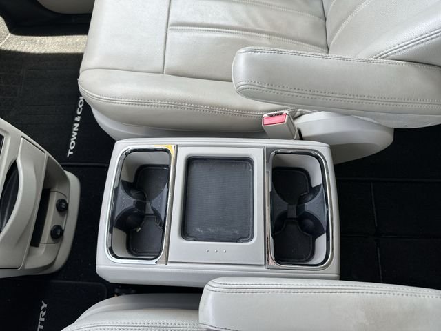 Used 2013 Red Chrysler Touring image 23