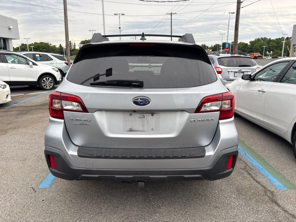 Used 2018 Silver Subaru 2.5i Premium image 9