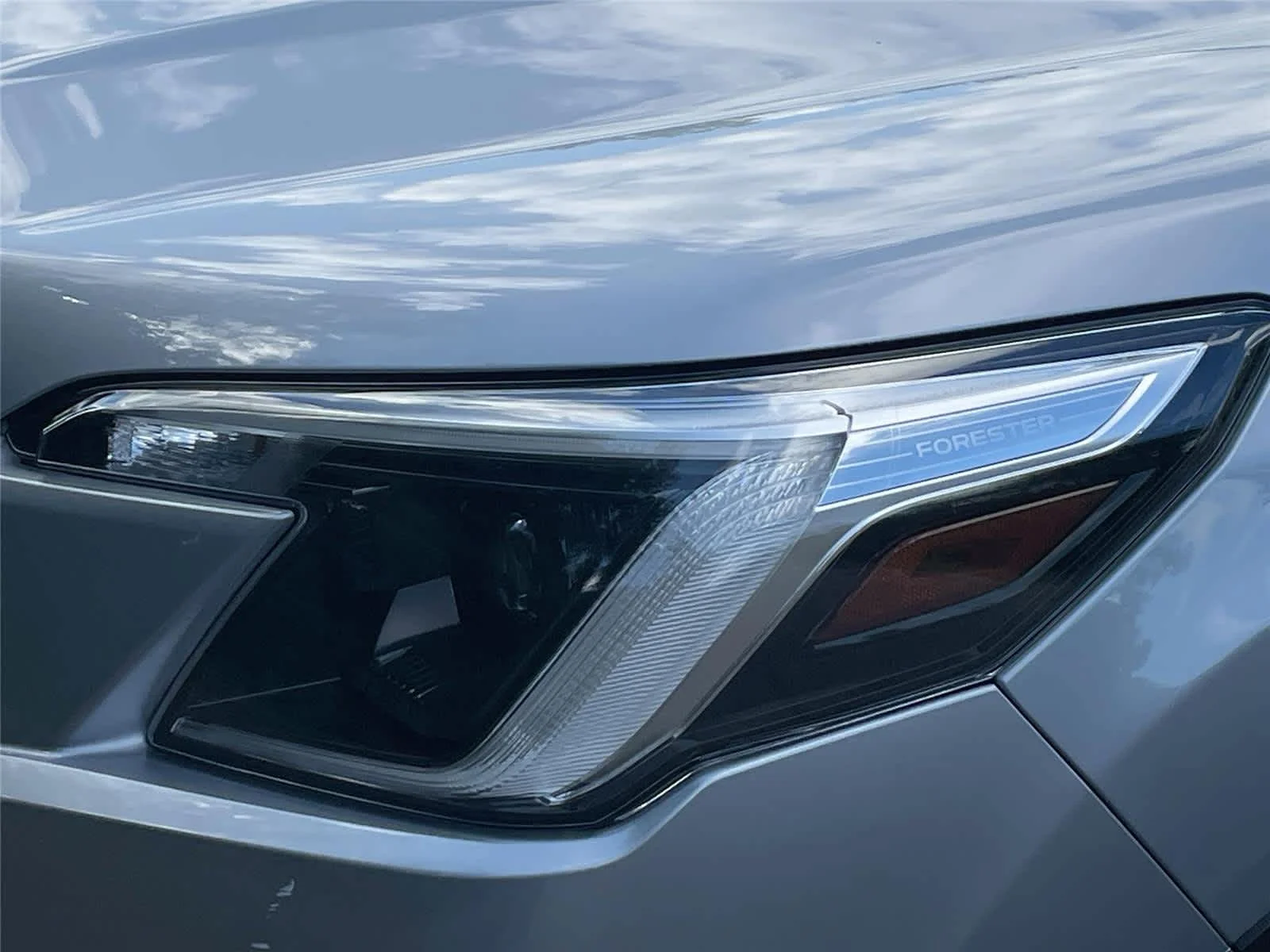 Used 2023 Ice Silver Metallic Subaru Limited image 9