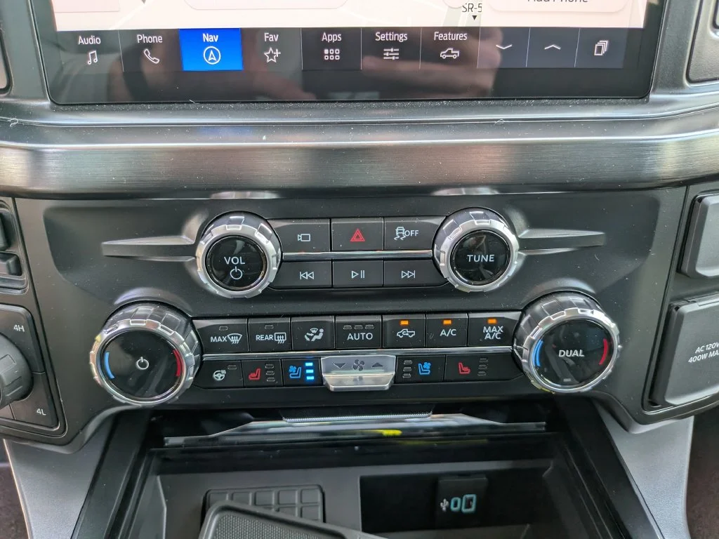 New 2026 Star White Metallic Tri-Coat Ford F-250® Lariat® image 36