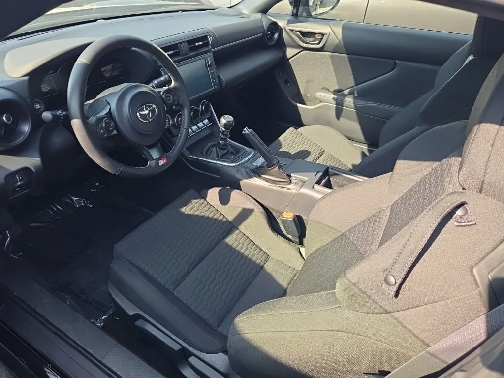 Used 2022  Toyota Base image 3