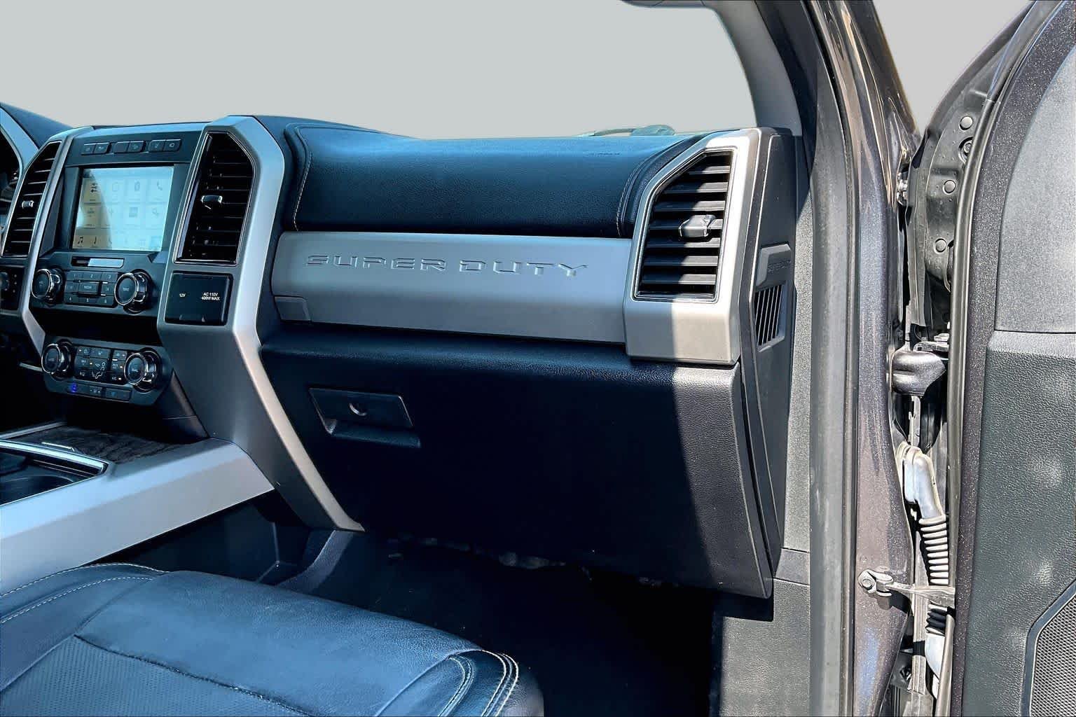 Used 2019 Magnetic Ford LARIAT image 19