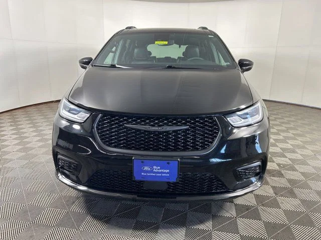 Certified 2025 Chrysler Pacifica Limited with VIN 2C4RC1GG8SR511567 for sale in Shakopee, Minnesota