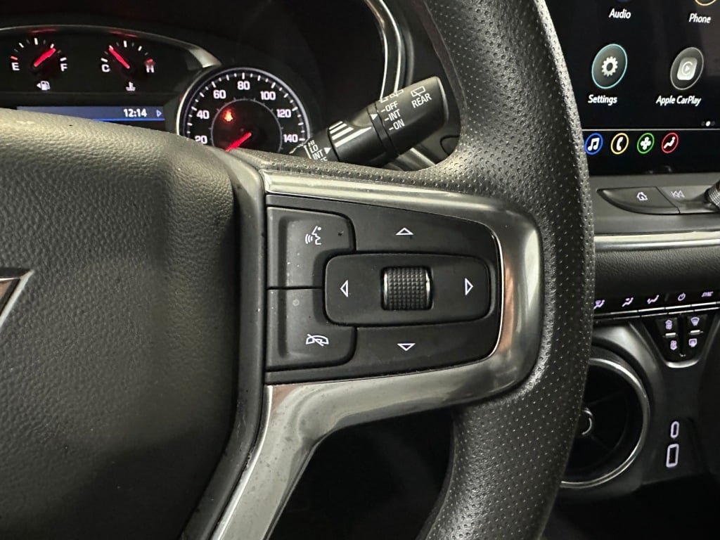 Used 2025 Summit White Chevrolet LT image 11