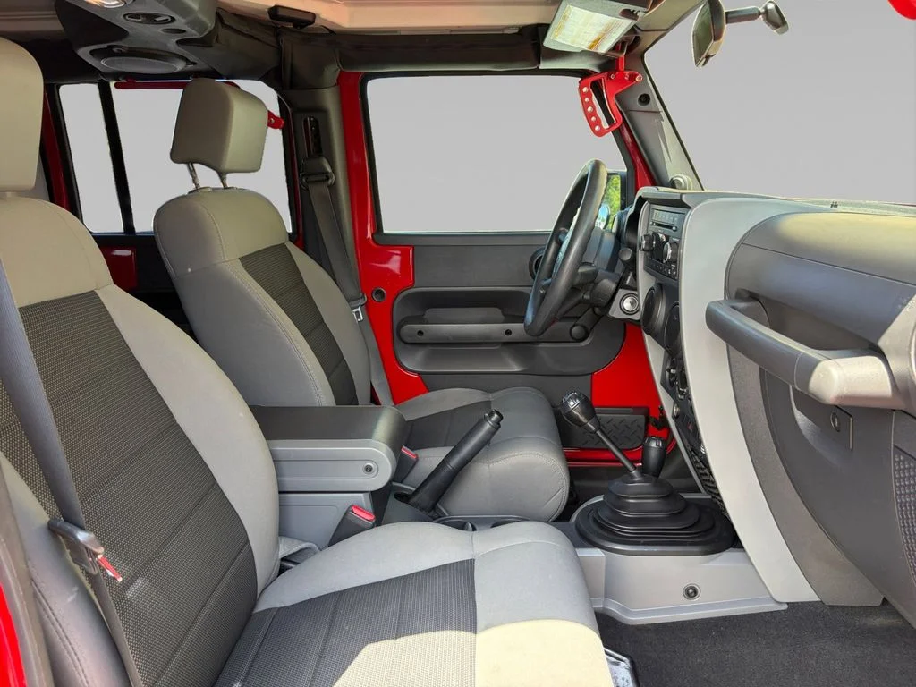 Used 2009 Red Jeep Unlimited X image 17
