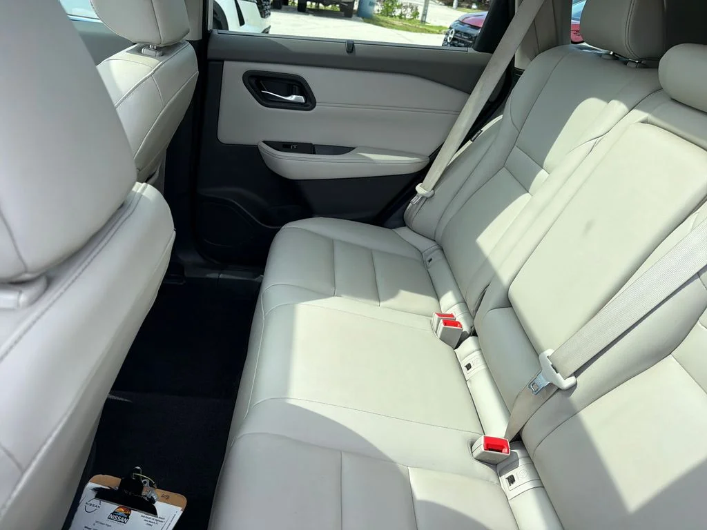 Used 2023 White Nissan SL image 33