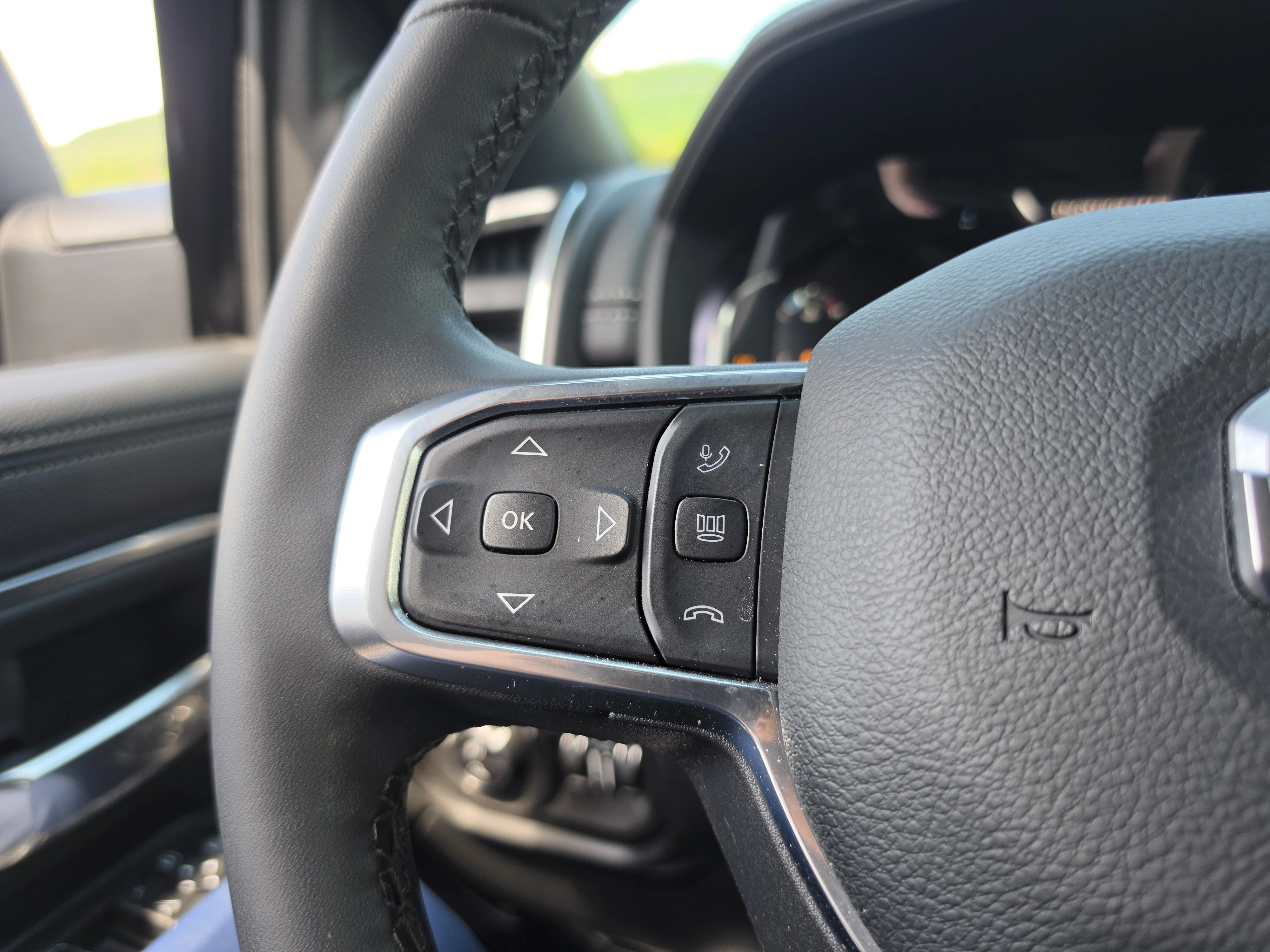 Used 2026 Ceramic Gray Clearcoat Ram Laramie image 22