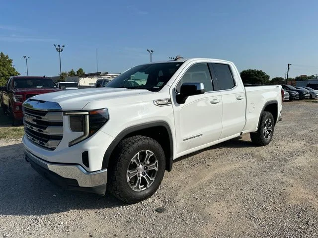 Used 2022 White GMC SLE image 6