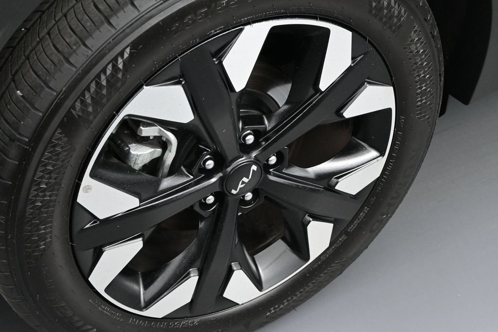 Used 2024 Ebony Black Kia X-Line image 22