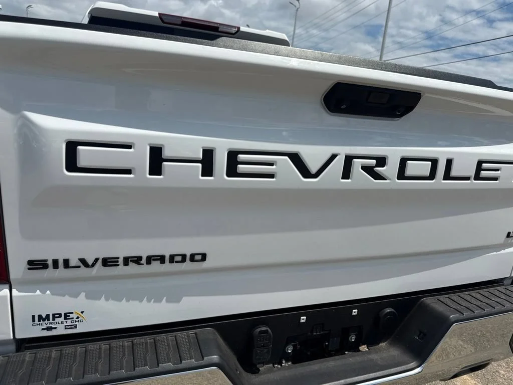 Used 2024 Summit White Chevrolet LT image 33