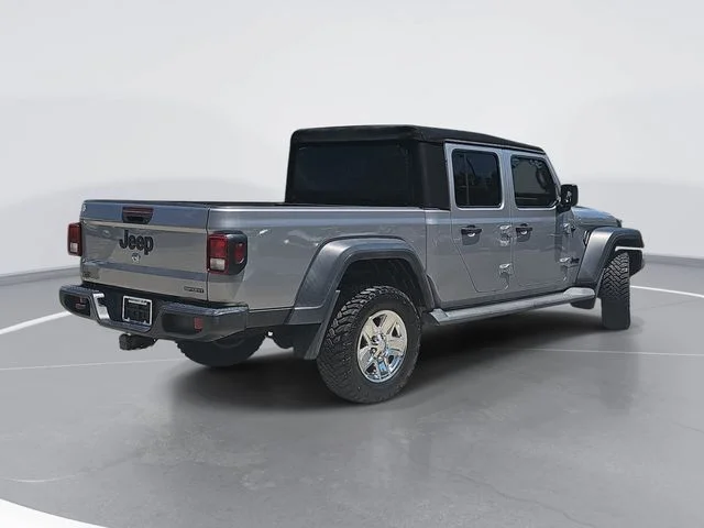 Used 2020 Silver Jeep Sport image 3