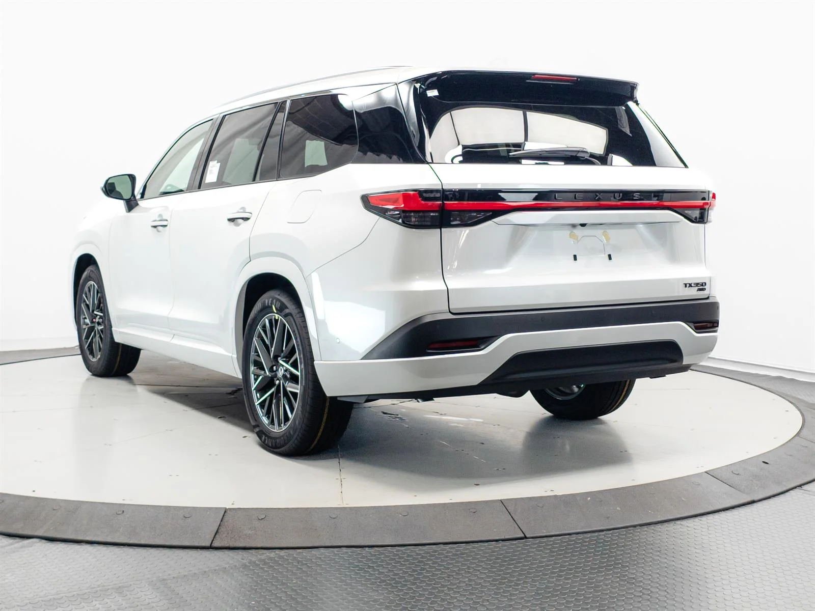 New 2026 Wind Chill Pearl (089) Lexus Premium image 10