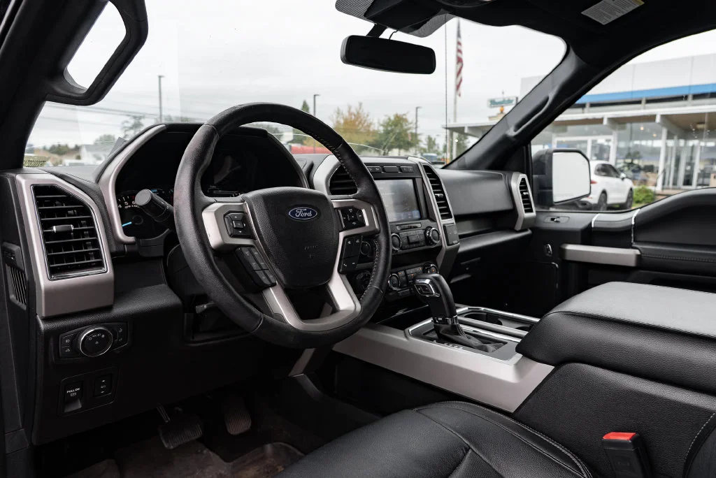 Used 2020 Black Metallic Ford Lariat image 25
