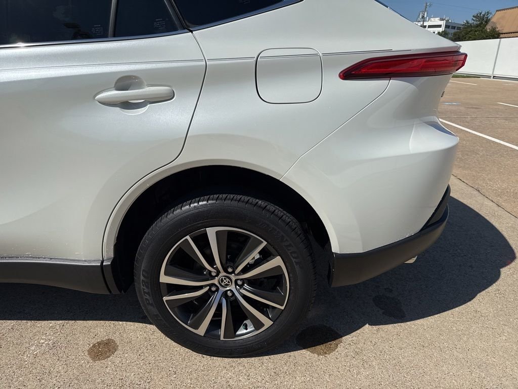2022 Toyota Venza LE - Photo 3