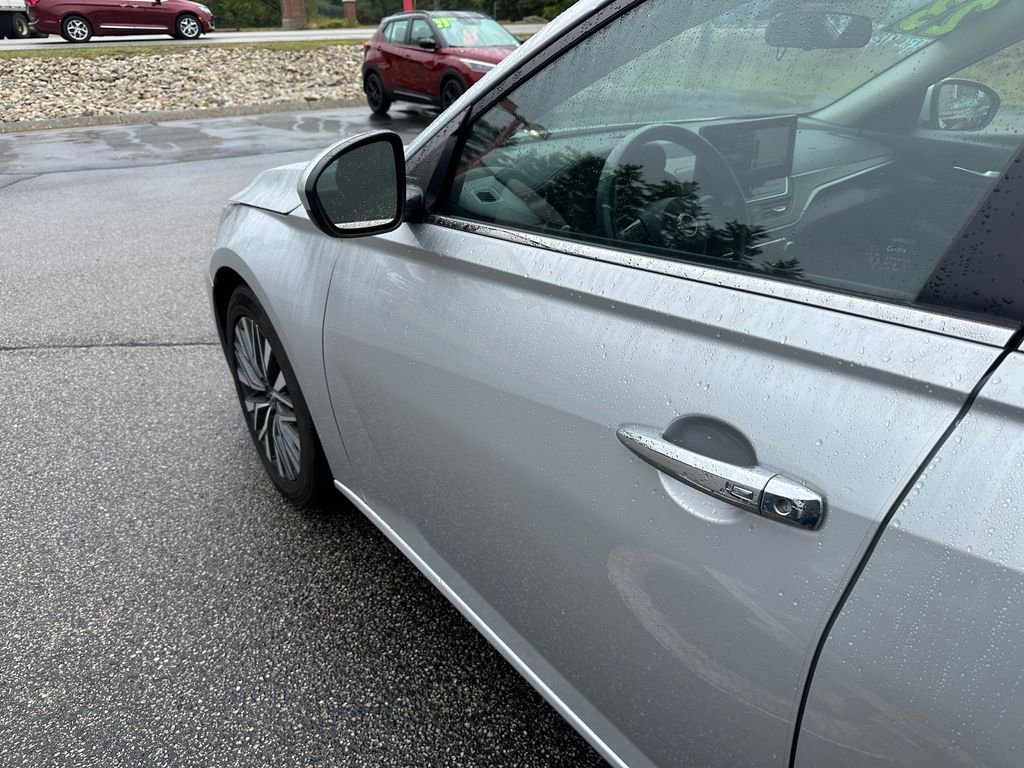 Used 2023 Silver Nissan 2.5 SV image 11