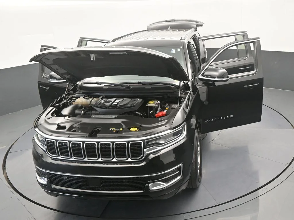 Used 2023 Diamond Black Crystal Pearlcoat Jeep Base image 78