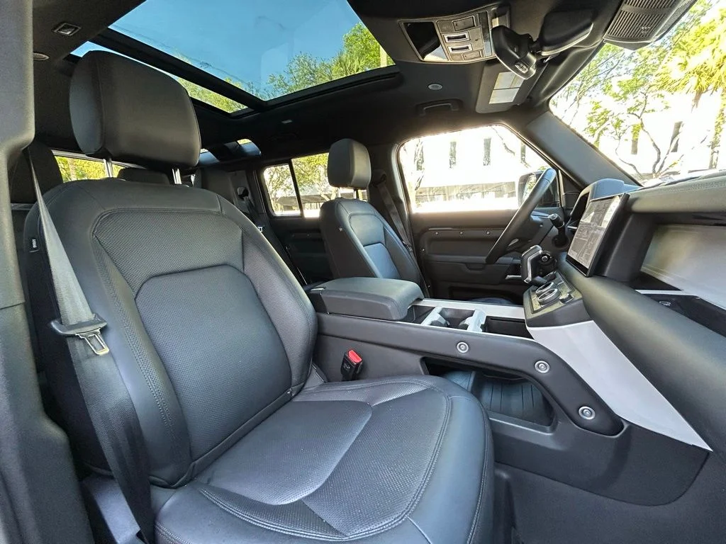Used 2025 Black Land Rover S image 43