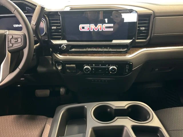 New 2026  GMC SLE image 12