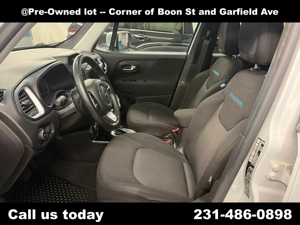 Used 2021 Silver Jeep Latitude image 14