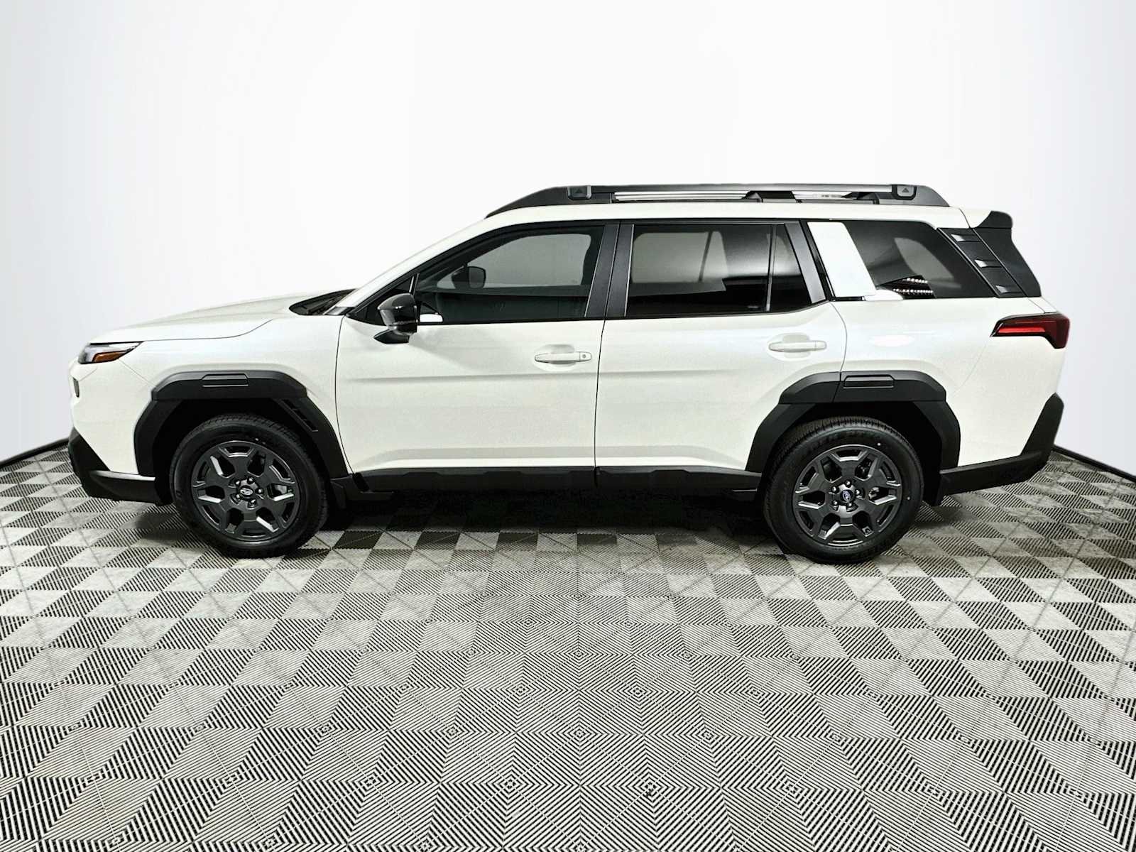New 2026 CRYSTAL WHITE PEARL Subaru Premium image 4