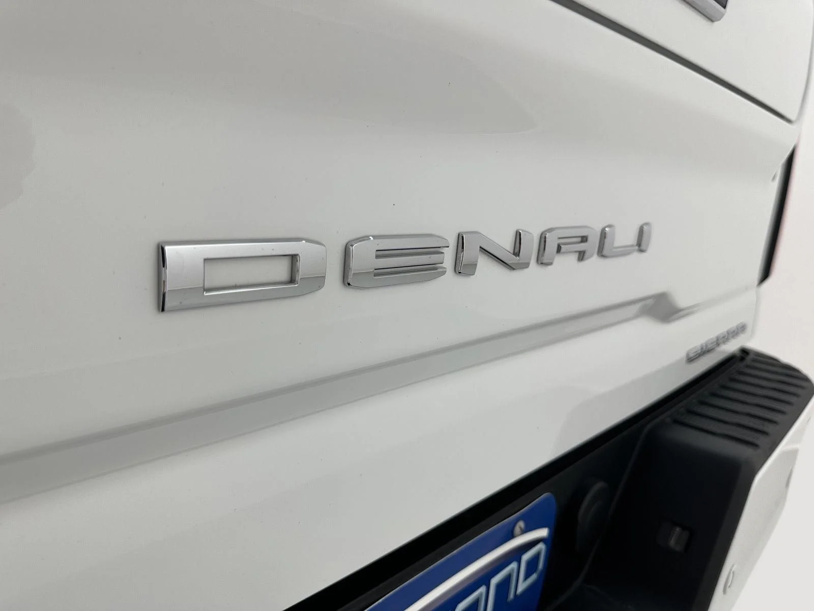 Used 2024 Summit White GMC Denali Ultimate image 31