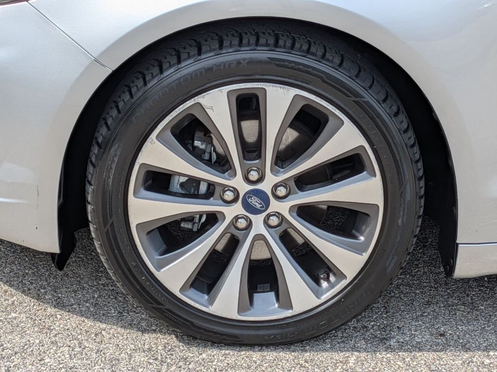 Used 2019 Silver Ford SE image 15